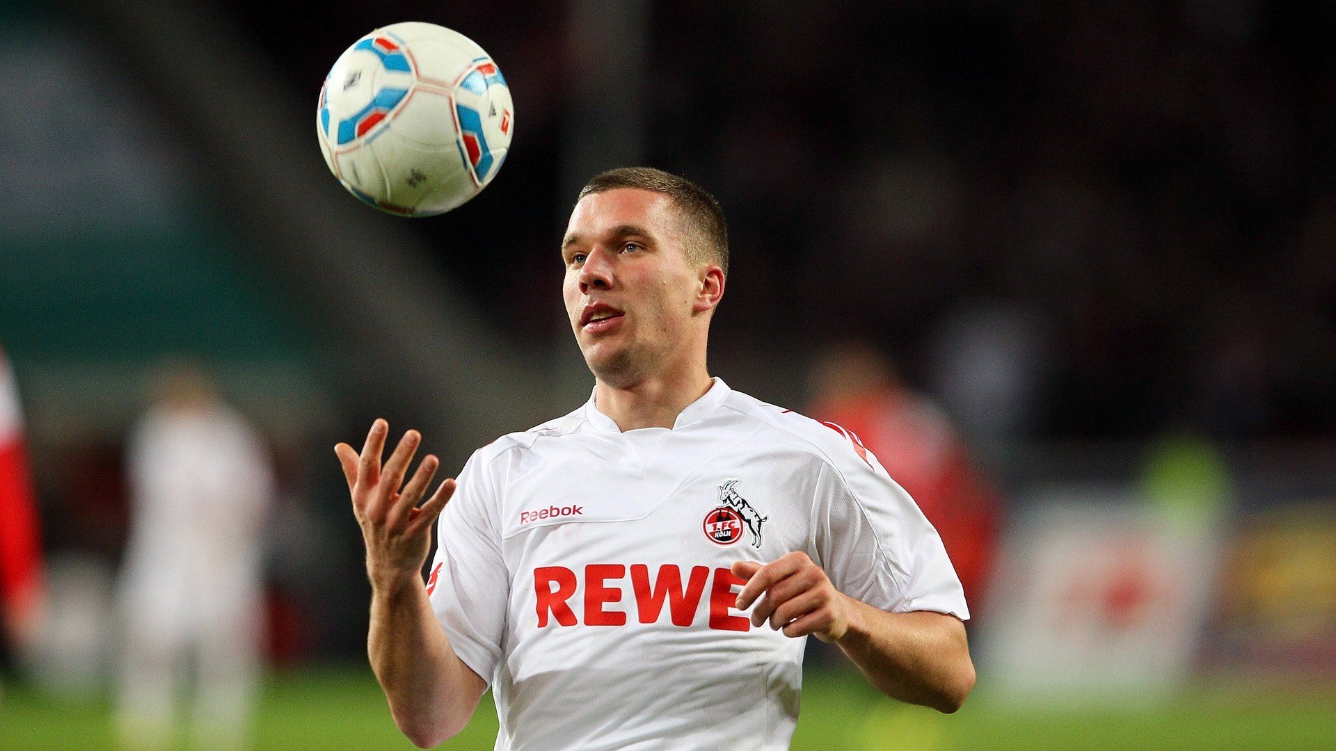 “美洲狮队逆袭强敌，刷新橄榄球冠军赛历史”